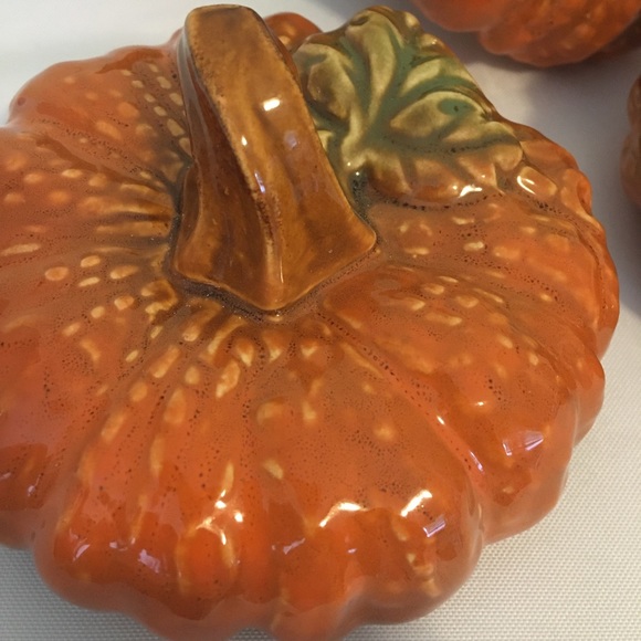 Fall decor a set of 3 small pumpkins. - Picture 5 of 8